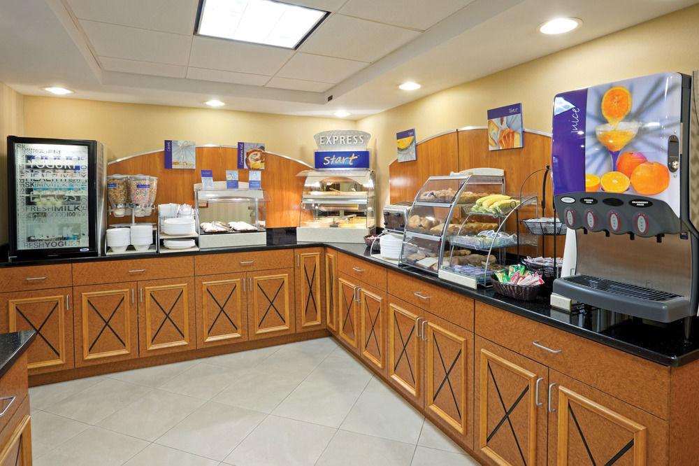 Holiday Inn Express & Suites West Long Branch - Eatontown By Ihg מראה חיצוני תמונה