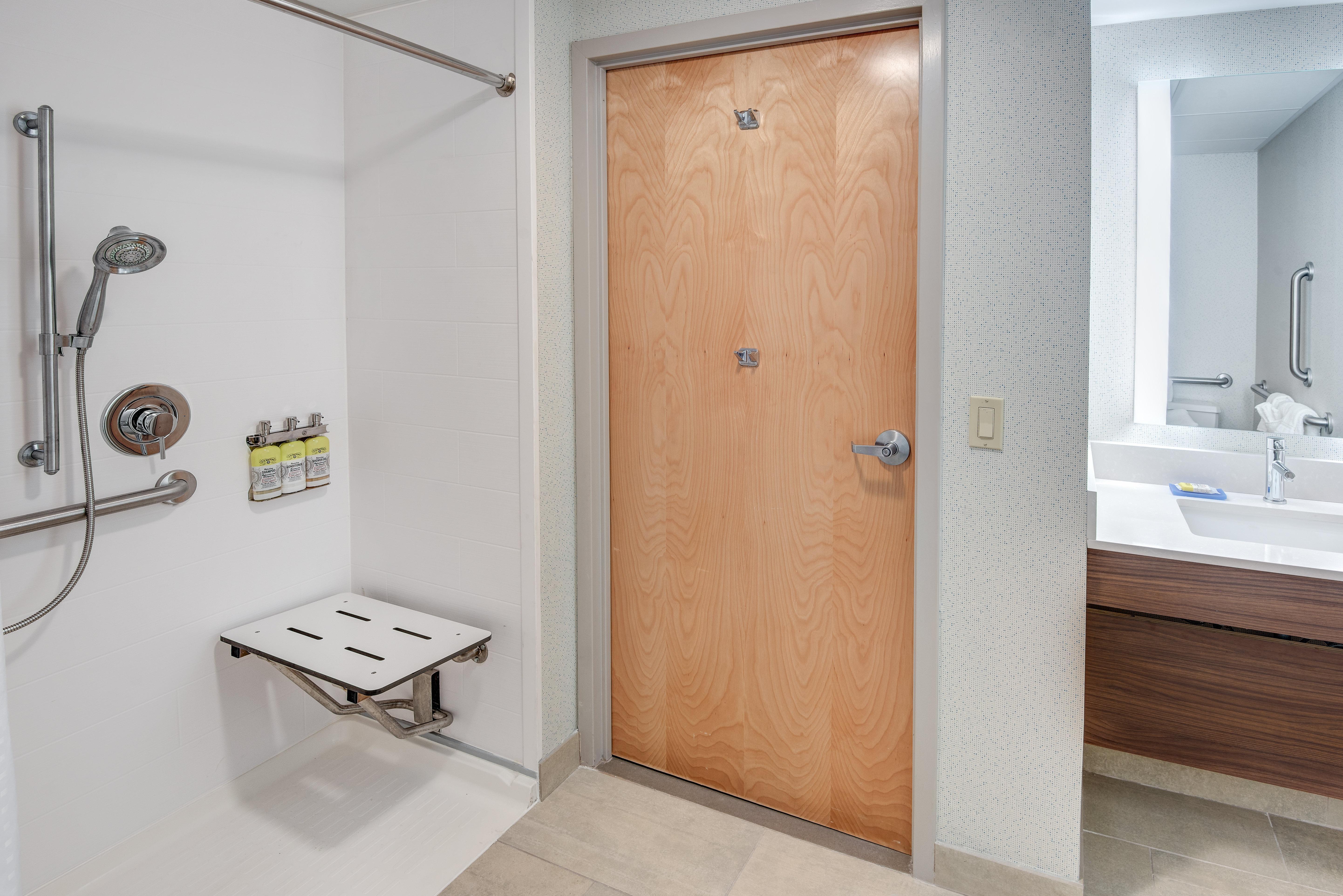 Holiday Inn Express & Suites West Long Branch - Eatontown By Ihg מראה חיצוני תמונה