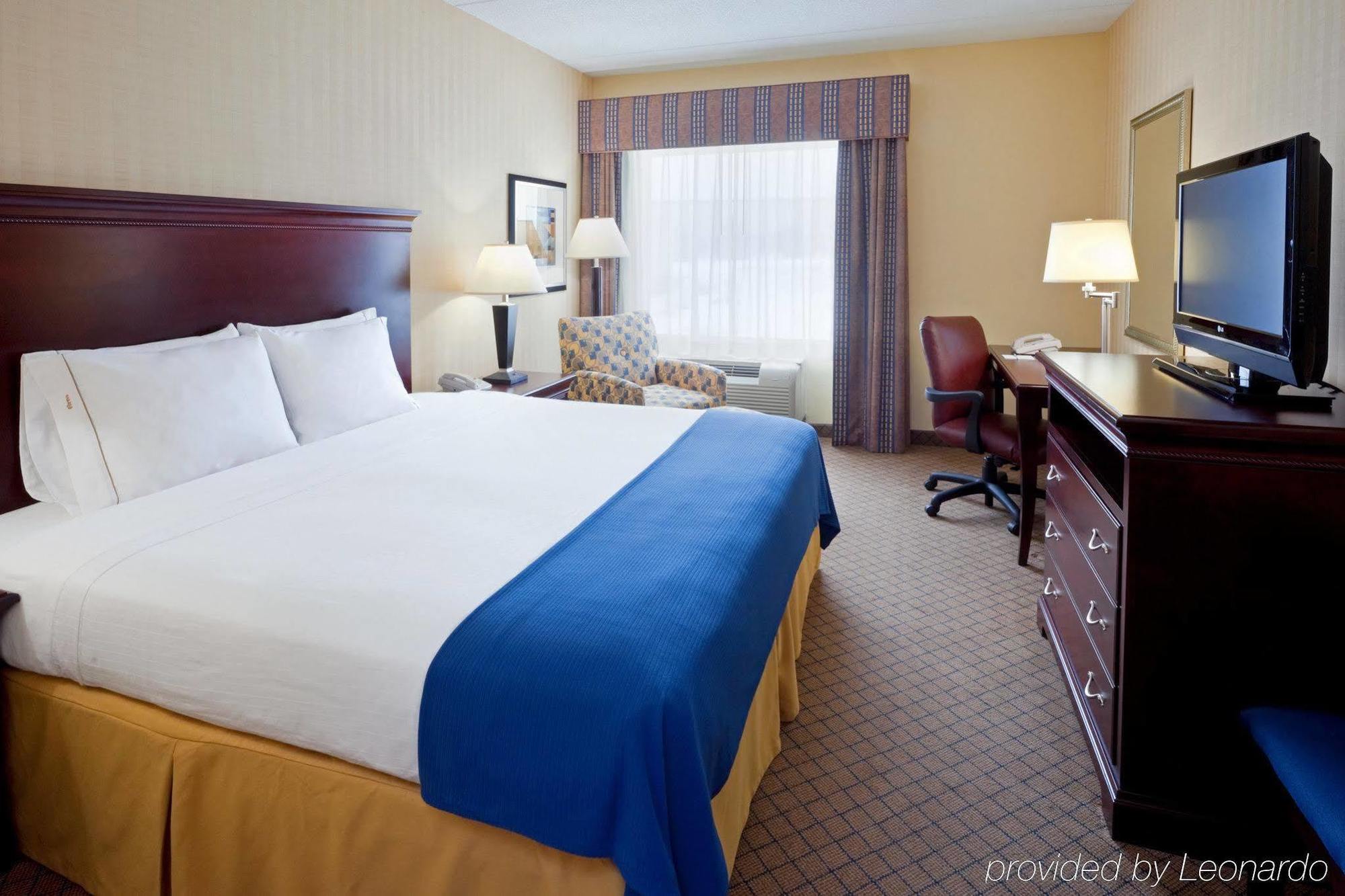 Holiday Inn Express & Suites West Long Branch - Eatontown By Ihg חדר תמונה