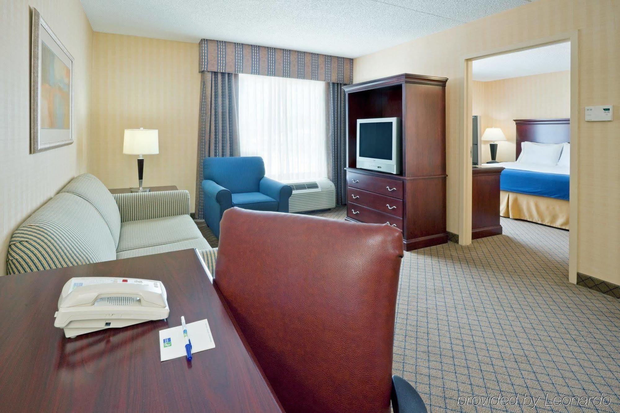 Holiday Inn Express & Suites West Long Branch - Eatontown, An Ihg Hotel חדר תמונה