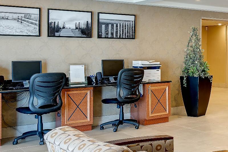 Holiday Inn Express & Suites West Long Branch - Eatontown By Ihg מראה חיצוני תמונה